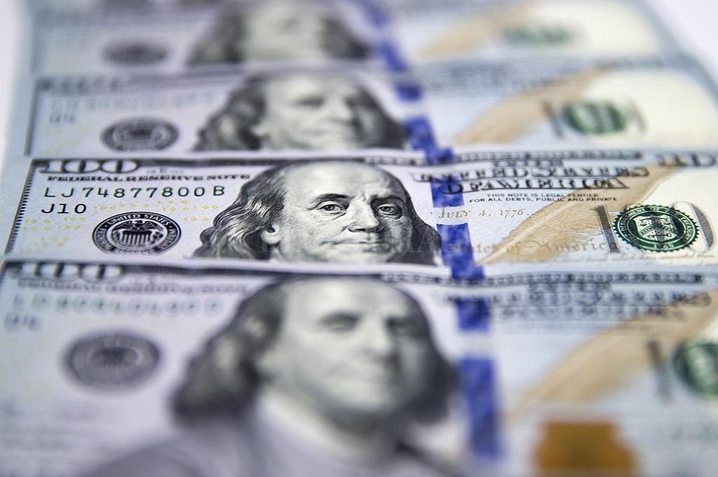 El dólar ya toca su récord histórico
