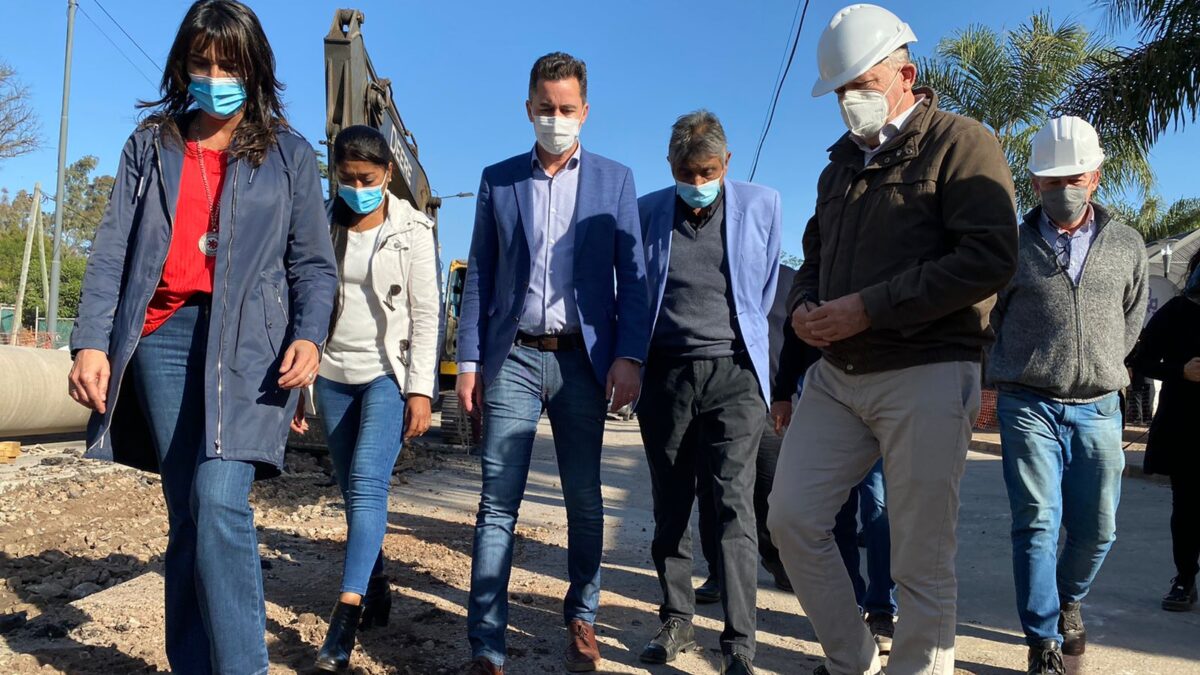 Villa Allende: Manuel Calvo supervisó obras de cloacas del corredor Sierras Chicas