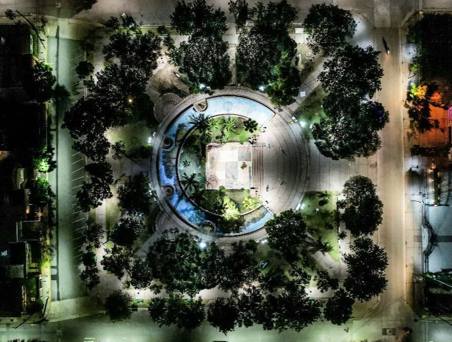 Quedo inaugurado el nuevo sistema de iluminación de la emblemática Plaza Manuel Belgrano.